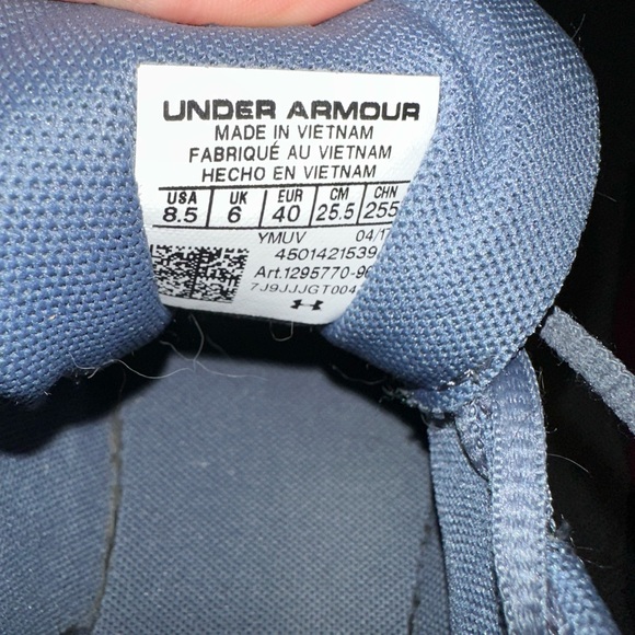 Under Armour Tennis Shoes 👟 - Picture 3 of 3